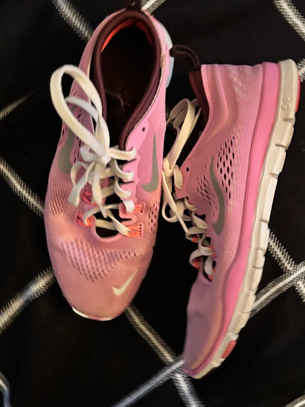 nike size 71/2 7.5 shoes womens seven half casual sneakers tennis shoe pink
